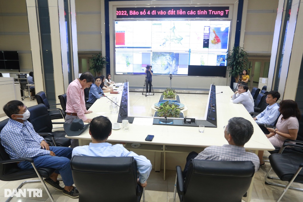Việt Nam dự báo cường độ bão Noru sát thực tế hơn các nước - 3 Việt Nam dự báo cường độ bão Noru sát thực tế hơn các nước - 3