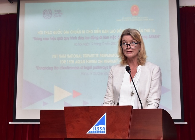 Bà Anna Engblom, Trưởng cố vấn kỹ thuật, Dự án TAM GIÁC ASEAN, ILO nêu các khuyến nghị nhằm nâng cao hiệu quả quy trình đưa lao động đi làm việc ở nước ngoài trong ASEAN
