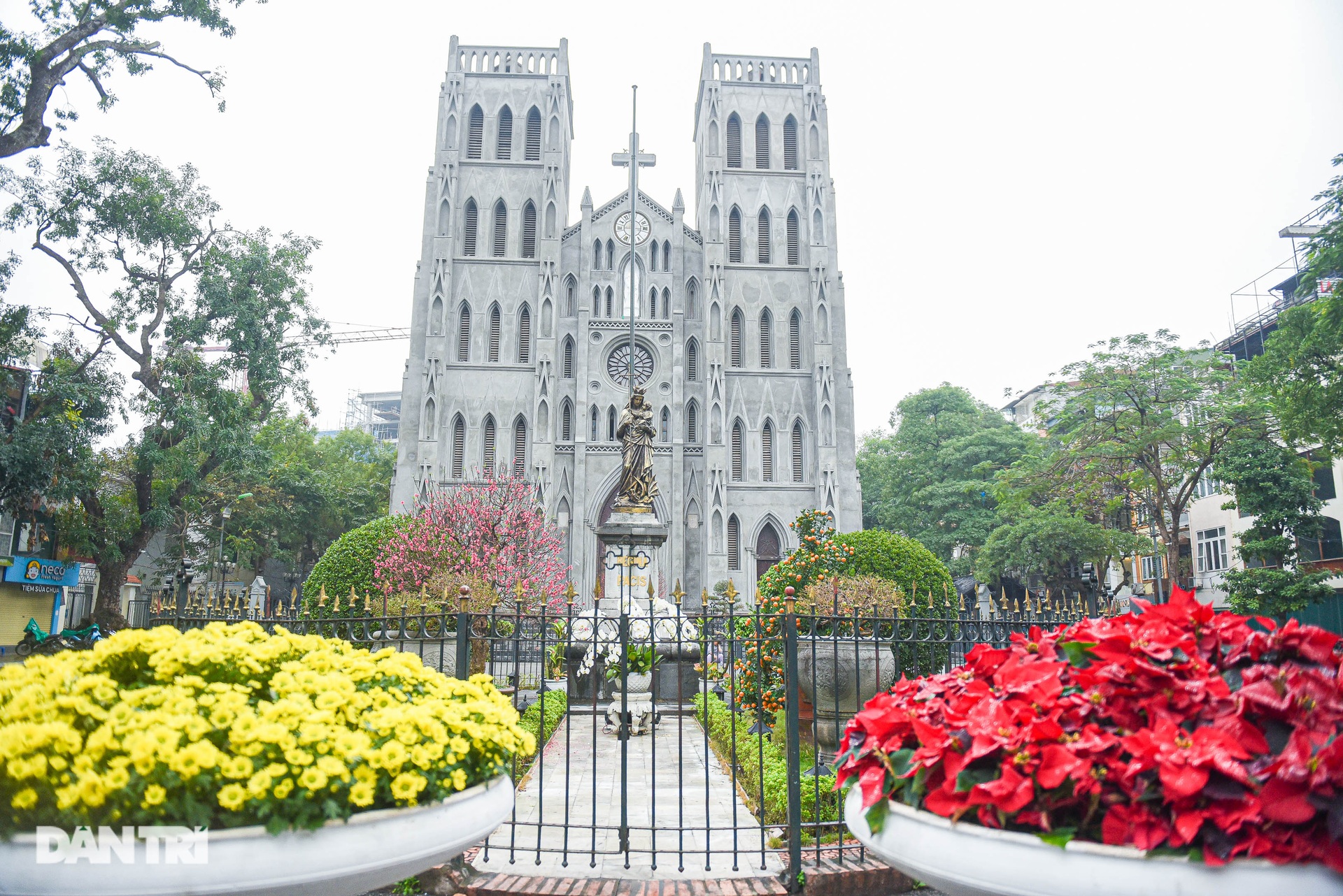 Diện mạo mới bất ngờ của Nhà thờ Lớn Hà Nội - 2 Diện mạo mới bất ngờ của Nhà thờ Lớn Hà Nội - 2