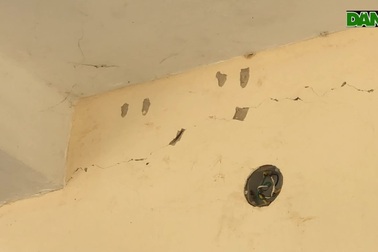 Trường học sắp sập, thầy trò nơm nớp lo sợ