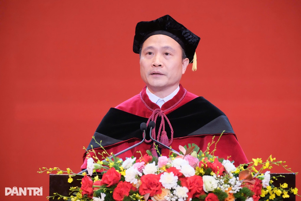 Karate fighter Nguyen Thanh Duy graduated with honors from the University of Economics - 2 Võ sĩ Karate Nguyễn Thanh Duy tốt nghiệp xuất sắc tại Trường ĐH Kinh tế - 2