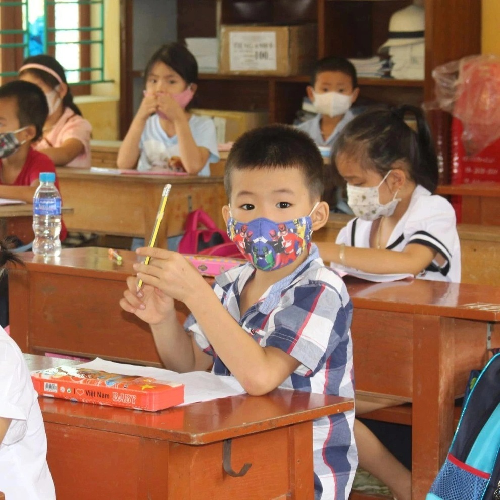 Học sinh tựu trường giữa mùa dịch: Chứa đựng nhiều rủi ro và nguy hiểm! - 1 Học sinh tựu trường giữa mùa dịch: Chứa đựng nhiều rủi ro và nguy hiểm! - 1