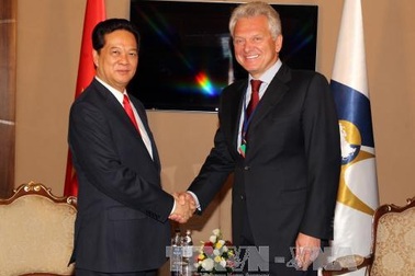 Thủ tướng Nguyễn Tấn Dũng gặp Chủ tịch Ban Thường trực Ủy ban Kinh tế Á - Âu