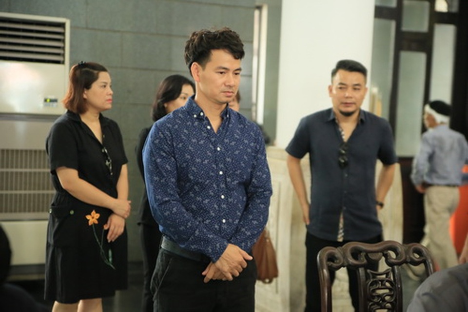 Đồng nghiệp nghẹn ngào tiễn đưa NSƯT Hoàng Yến - 15 Đồng nghiệp nghẹn ngào tiễn đưa NSƯT Hoàng Yến - 15