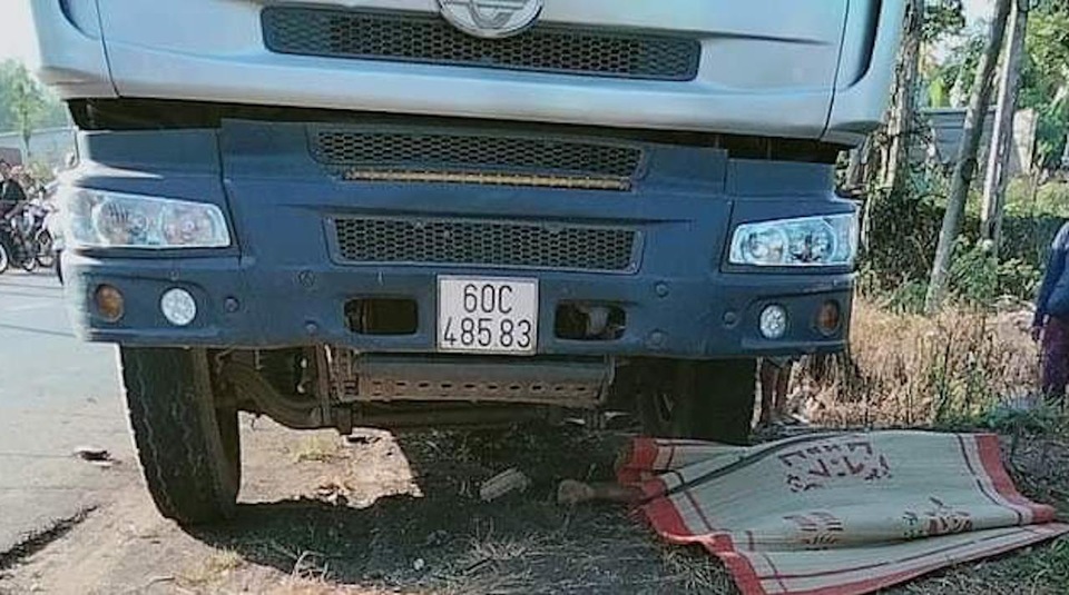 Một phụ nữ bị xe cán tử vong khi dừng đèn đỏ trên đường phố Đà Nẵng - 3 Một phụ nữ bị xe cán tử vong khi dừng đèn đỏ trên đường phố Đà Nẵng - 3