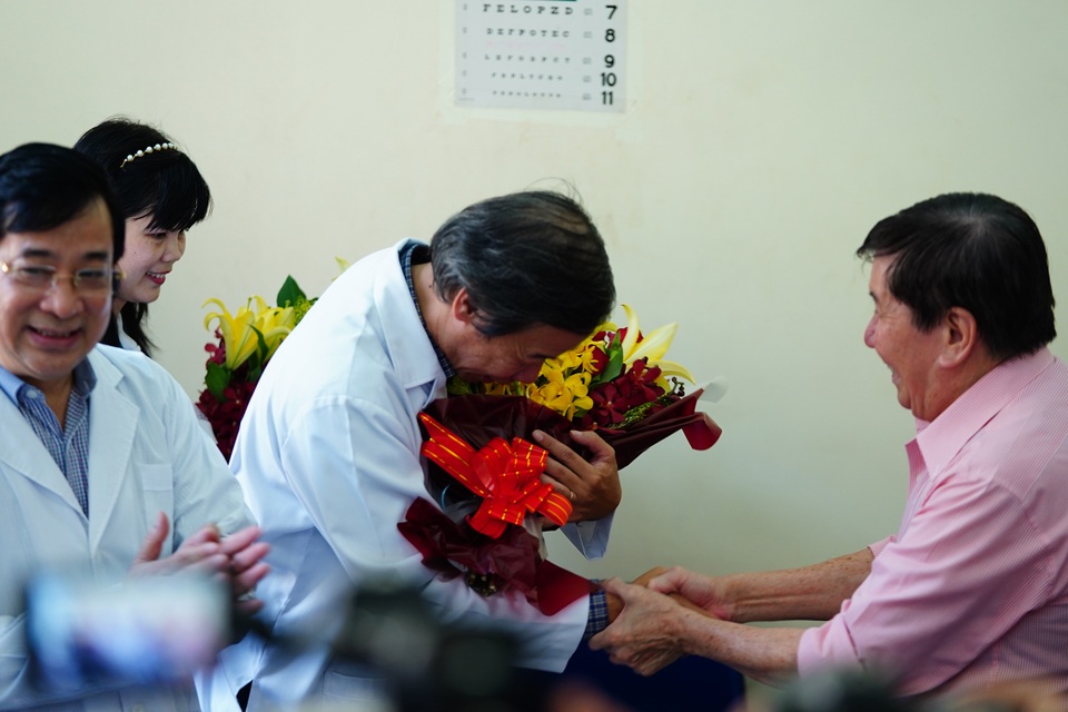 Việt kiều Mỹ nhiễm Covid-19: Cảm ơn những “ân nhân áo trắng” - 10 Việt kiều Mỹ nhiễm Covid-19: Cảm ơn những “ân nhân áo trắng” - 10