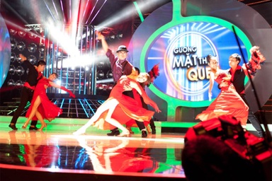 Đột nhập phòng hóa trang của “Gương mặt thân quen”