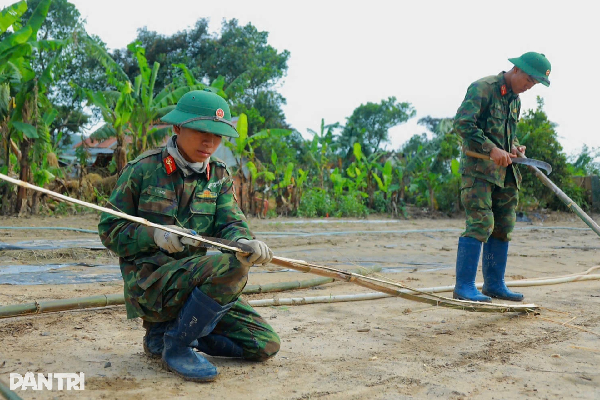 Xóm nằm dưới cửa xả Thủy điện Sông Ba Hạ xơ xác sau lũ dữ - 5 Xóm nằm dưới cửa xả Thủy điện Sông Ba Hạ xơ xác sau lũ dữ - 5