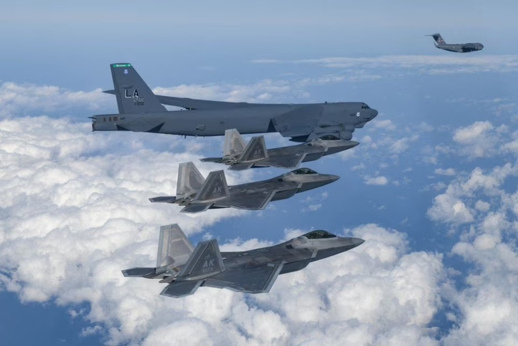 Mỹ điều pháo đài bay B-52 tới bán đảo Triều Tiên - 1 Mỹ điều pháo đài bay B-52 tới bán đảo Triều Tiên - 1