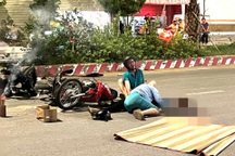 Cha mẹ ôm thi thể con trai gào khóc sau vụ tai nạn ở Bình Dương