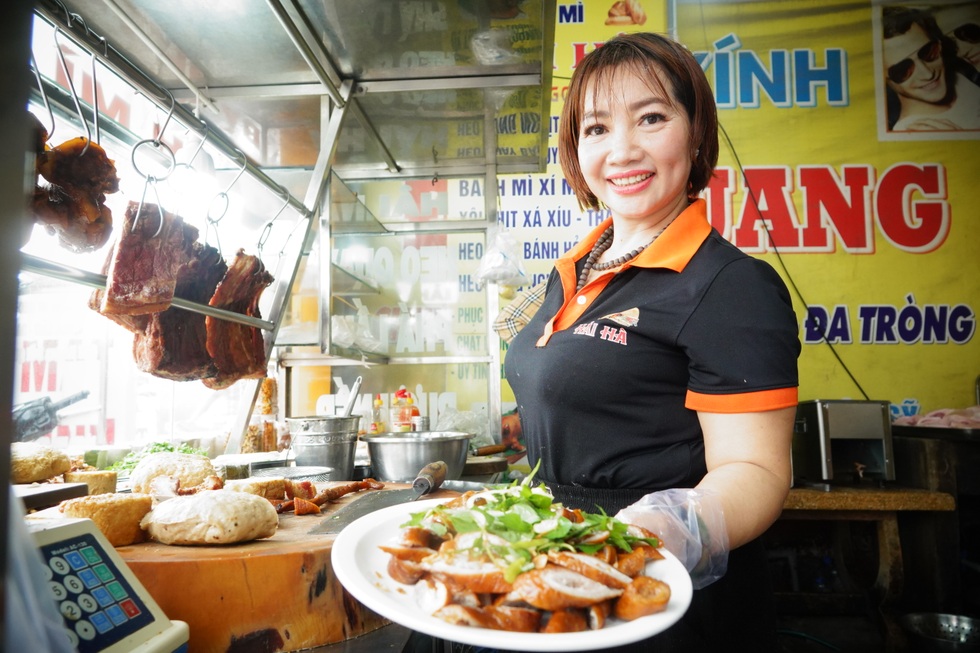 Từ hai bàn tay trắng, người phụ nữ bán bánh mì sở hữu 5 căn nhà phố