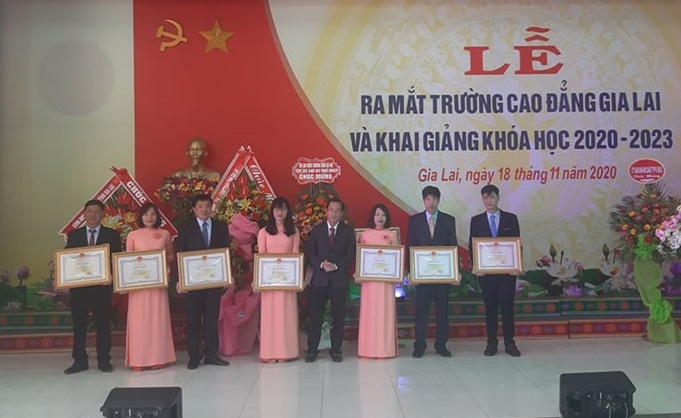 Lễ ra mắt Trường Cao đẳng Gia Lai - 2 Lễ ra mắt Trường Cao đẳng Gia Lai - 2