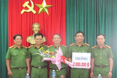 Bắt đối tượng cướp tài sản của du khách đi tàu