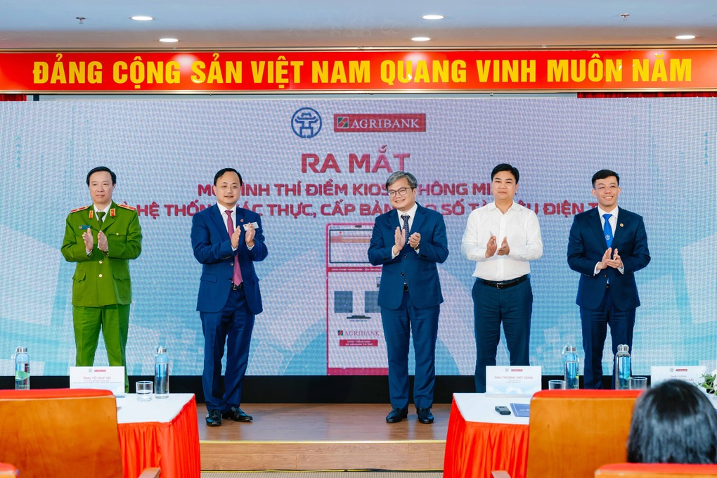 Hà Nội ra mắt ki-ốt thông minh giúp thủ tục hành chính nhanh gấp 5 lần - 1