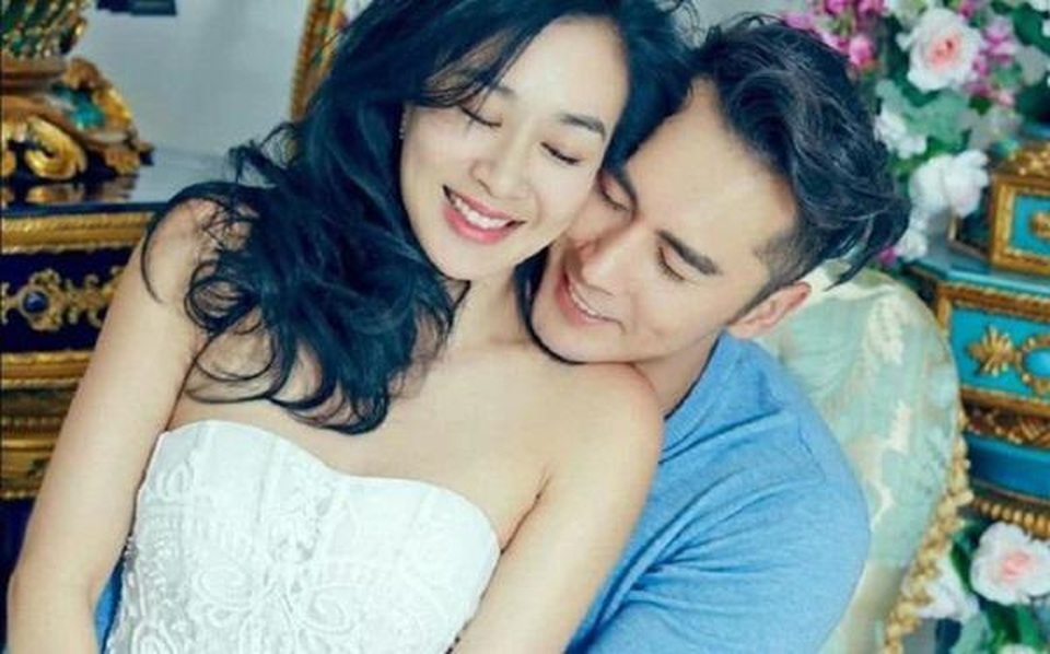 Mỹ nhân gợi cảm Chung Lệ Đề kỷ niệm 4 năm ngày cưới cùng chồng trẻ - 6 Mỹ nhân gợi cảm Chung Lệ Đề kỷ niệm 4 năm ngày cưới cùng chồng trẻ - 6