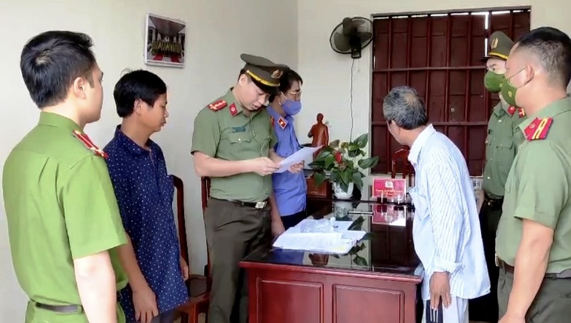 Khởi tố, bắt tạm giam 4 cựu cán bộ Trung tâm Giáo dục thường xuyên - 1 Khởi tố, bắt tạm giam 4 cựu cán bộ Trung tâm Giáo dục thường xuyên - 1
