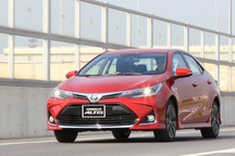 Toyota giảm giá, thêm tiện nghi cho Corolla Altis 2020