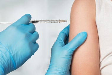 Người lớn có cần tiêm vắc xin phòng viêm gan B?