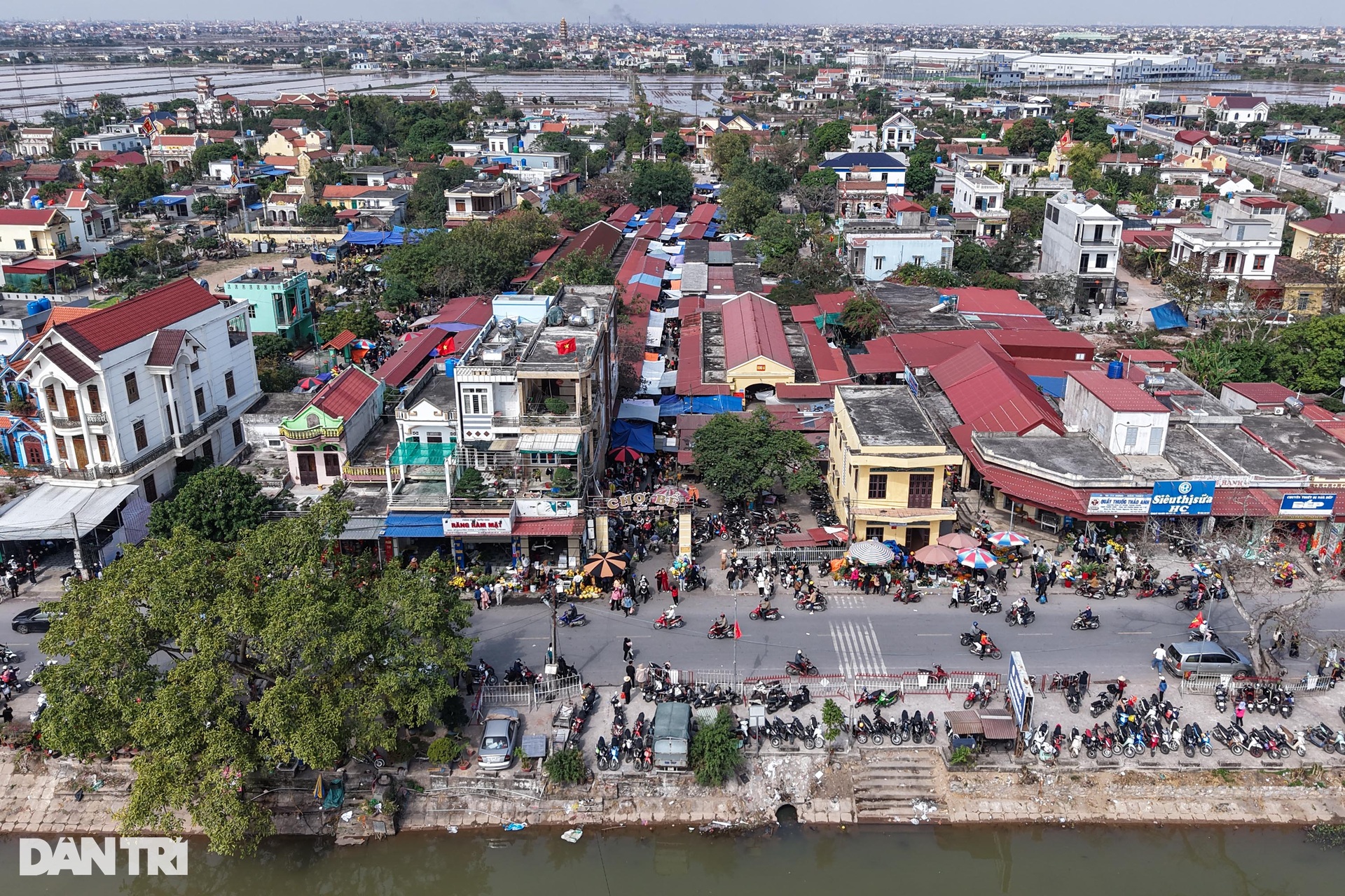 Nét độc đáo phiên 28 Tết ở chợ cổ gần 700 năm tuổi tại Nam Định - 1 Nét độc đáo phiên 28 Tết ở chợ cổ gần 700 năm tuổi tại Nam Định - 1