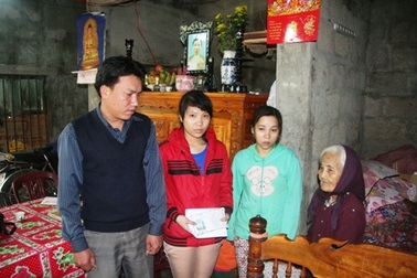 Trên 50 triệu đồng đến với 3 em nhỏ bơ vơ sống với ngoại già