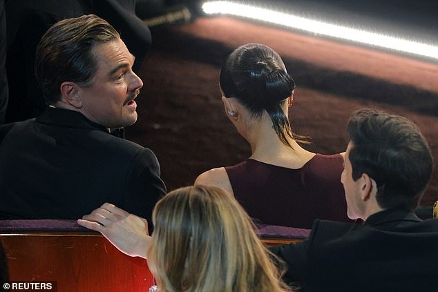 Leonardo DiCaprio phá “quy tắc” khi đưa bạn gái kém 24 tuổi dự Oscar - 3
