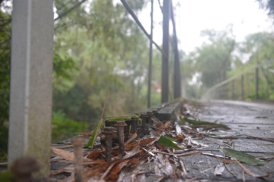 Quảng Bình: Thấp thỏm trên những chiếc cầu treo… hết hạn - 9