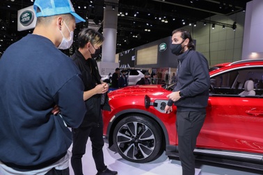 Người Việt tại Mỹ: "VinFast sẽ là chiếc xe tiếp theo của tôi"