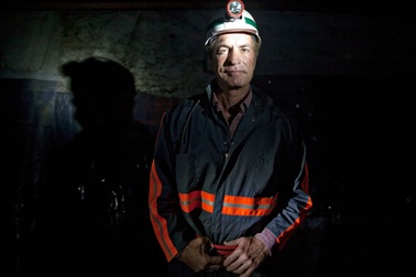 Cha con “Vua than đá” Mỹ thiệt mạng trong vụ rơi trực thăng