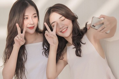 Tình bạn của hai cô gái đẹp từng là “đối thủ” khi thi hoa khôi