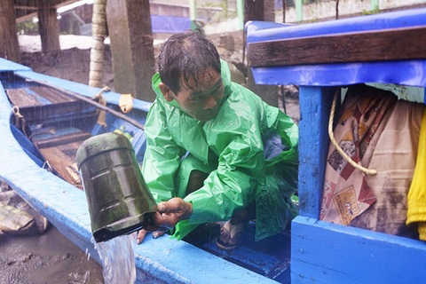 Một ngày căng mình chống bão ở xã đảo “nội bất xuất, ngoại bất nhập”