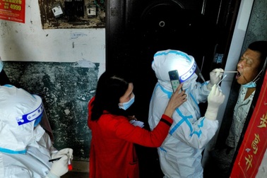 Vì sao Trung Quốc quyết bám trụ chiến lược "Không Covid"?