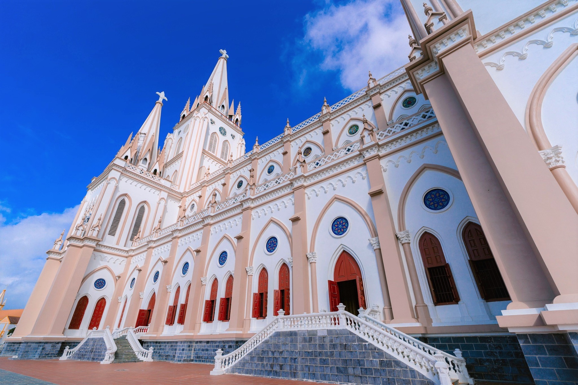 Chiêm ngắm thánh đường Công giáo lớn nhất Việt Nam - 8 Chiêm ngắm thánh đường Công giáo lớn nhất Việt Nam - 8