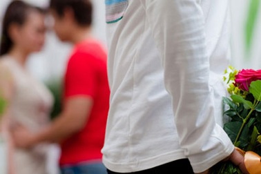 Đau đầu trò chơi “tay ba” trong tình yêu