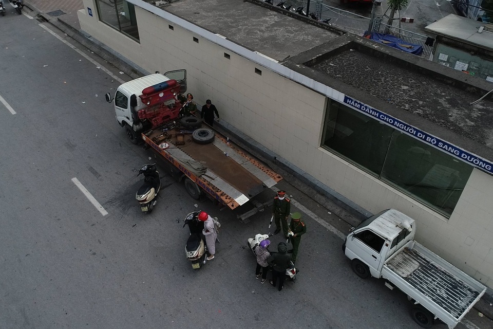 Hà Nội: Nhìn từ trên cao cảnh xe khách “bát nháo” dừng đỗ, đón trả khách - 9 Hà Nội: Nhìn từ trên cao cảnh xe khách “bát nháo” dừng đỗ, đón trả khách - 9
