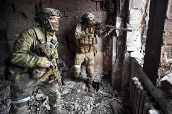 Pháo phản lực Nga "cày nát" thành phố Volchansk, Ukraine bên bờ vực sụp đổ