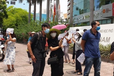 Phụ huynh phản ứng học phí mùa dịch: Trường đã lắng nghe để điều chỉnh