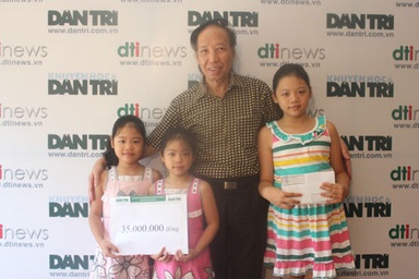 3 học sinh Trường tiểu học Kim Liên tiếp tục ủng hộ 12 triệu đồng giúp đỡ người hoạn nạn