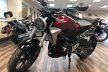 Xe mô tô cỡ nhỏ giảm giá 40 triệu: người cũ xót, khách mới e dè