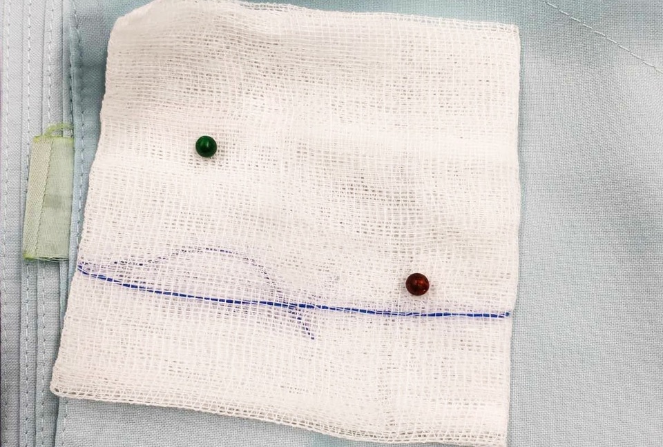 2 viên bi nam châm hút nhau xuyên thành ruột bé trai - 2 2 viên bi nam châm hút nhau xuyên thành ruột bé trai - 2