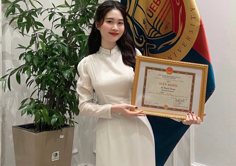 Nữ sinh 3 lần giành giải nhất, được tặng hoa Tổng Bí thư Tô Lâm - 3 Nữ sinh 3 lần giành giải nhất, được tặng hoa Tổng Bí thư Tô Lâm - 3