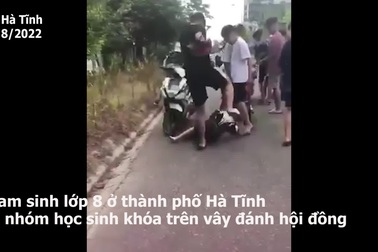 Nam sinh lớp 8 bị nhóm bạn đánh đập tới tấp giữa đường