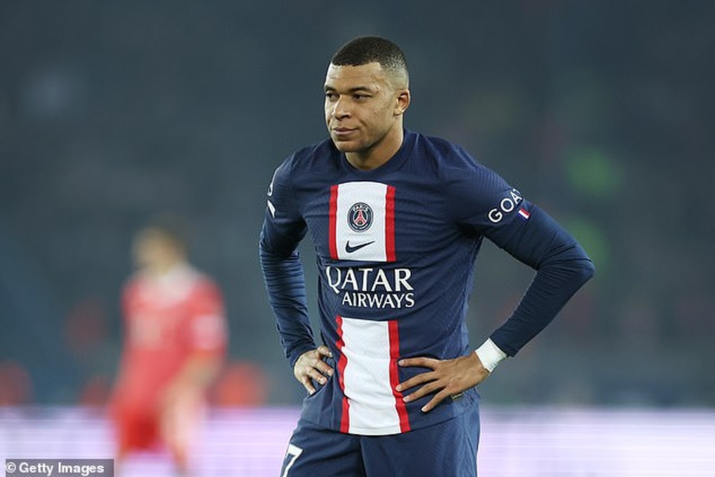 PSG đối xử phũ phàng với Kylian Mbappe không khác gì kẻ bỏ đi - 2 PSG đối xử phũ phàng với Kylian Mbappe không khác gì kẻ bỏ đi - 2