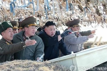 Ông Kim Jong-un thị sát diễn tập quân sự