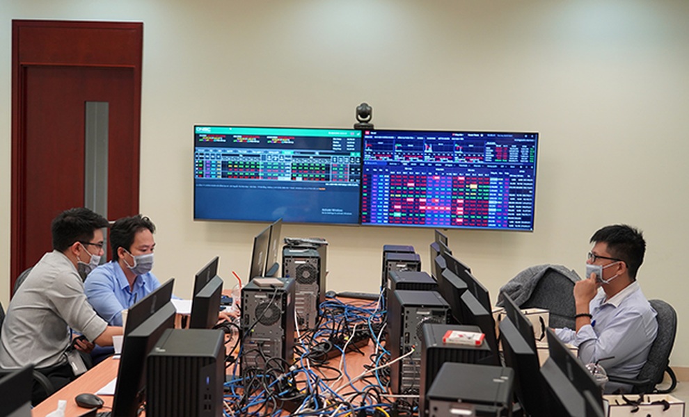 Sốc nặng khi chứng khoán đỏ lửa ngay phiên đầu tiên HSX có hệ thống mới - 3 Sốc nặng khi chứng khoán đỏ lửa ngay phiên đầu tiên HSX có hệ thống mới - 3