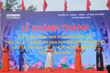 Người dân vùng "rốn lũ" vui mừng khánh thành xóm nhà phao cứu sinh