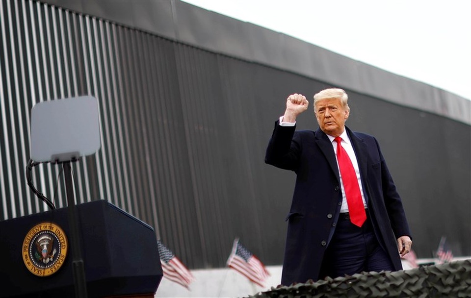 Lý do ông Trump thăm tường biên giới giữa bão luận tội - 1 Lý do ông Trump thăm tường biên giới giữa bão luận tội - 1