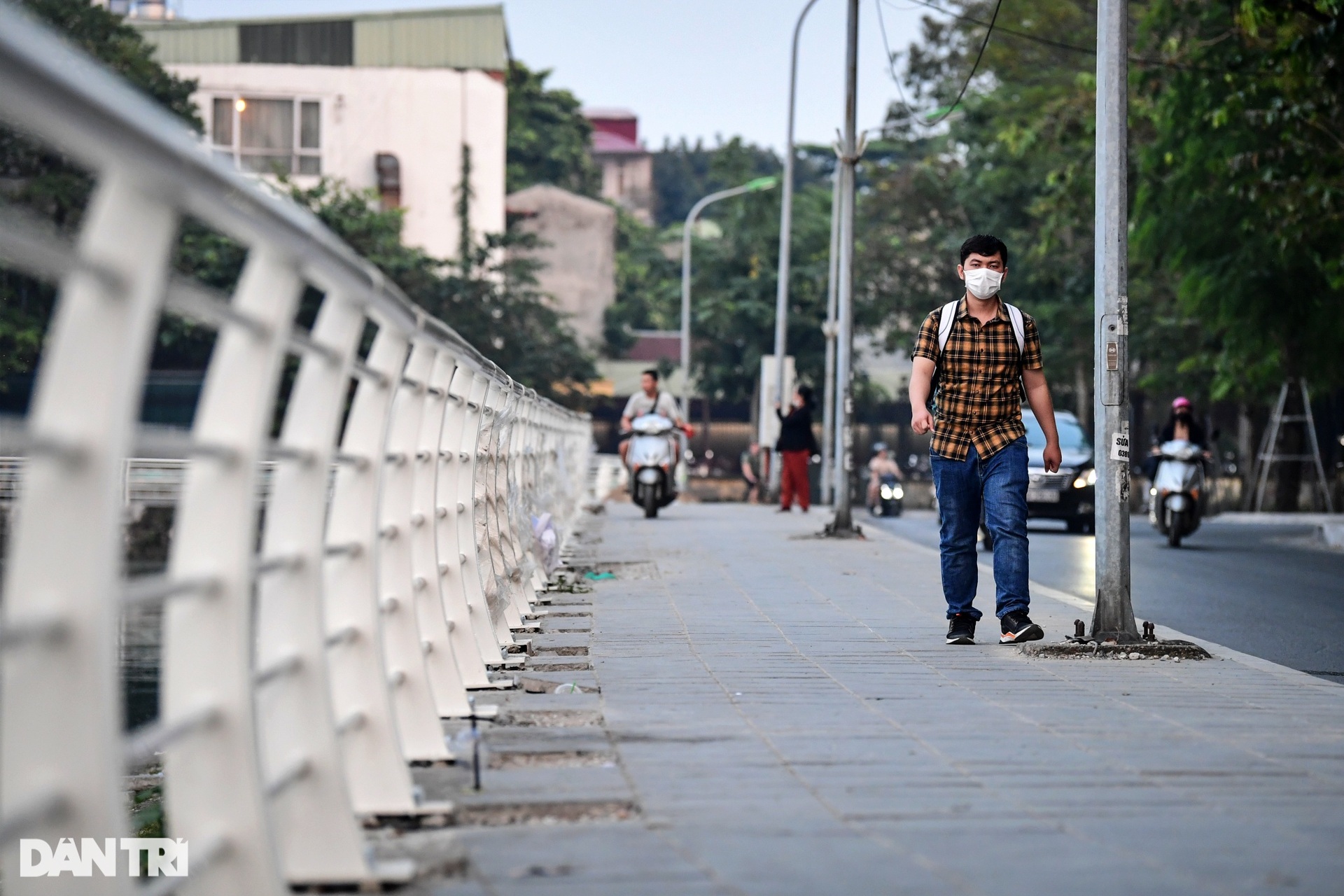 Hà Nội thay mới lan can hồ Tây, góc biểu tượng Khuê Văn Các được giữ nguyên - 13 Hà Nội thay mới lan can hồ Tây, góc biểu tượng Khuê Văn Các được giữ nguyên - 13
