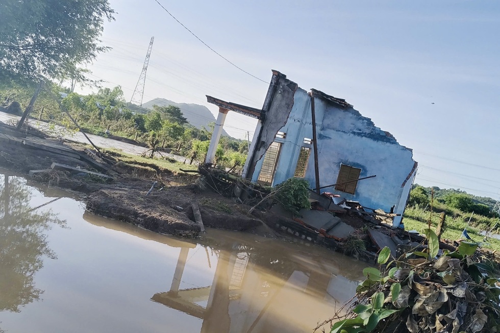 Băng qua lũ dữ cứu dân Lâm Đồng, đội 86 ba lần lật mô tô nước - 4 Băng qua lũ dữ cứu dân Lâm Đồng, đội 86 ba lần lật mô tô nước - 4