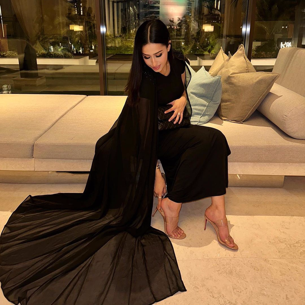 Vợ triệu phú Dubai bị ném đá vì khoe giàu, tiêu hơn 2,5 triệu USD/tuần - 2 Vợ triệu phú Dubai bị ném đá vì khoe giàu, tiêu hơn 2,5 triệu USD/tuần - 2