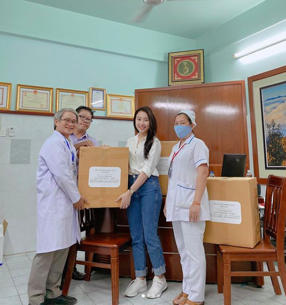 Bạn gái tiền đạo Tiến Linh khoe dáng trên bãi biển sau kỳ nghỉ vì dịch - 7 Bạn gái tiền đạo Tiến Linh khoe dáng trên bãi biển sau kỳ nghỉ vì dịch - 7
